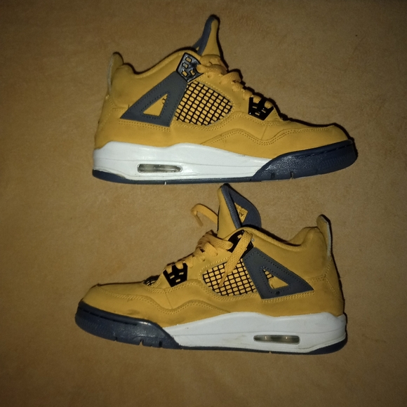 SALE !!! Air Jordan 4 Retro Mid Lightening Size 6 Y or Women's 7.5 - Picture 3 of 11
